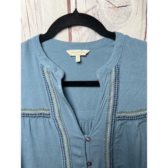 Lucky Brand Women’s Sleeveless Embroidered V Neck Button Up Blouse Blue Size M - Picture 3 of 5